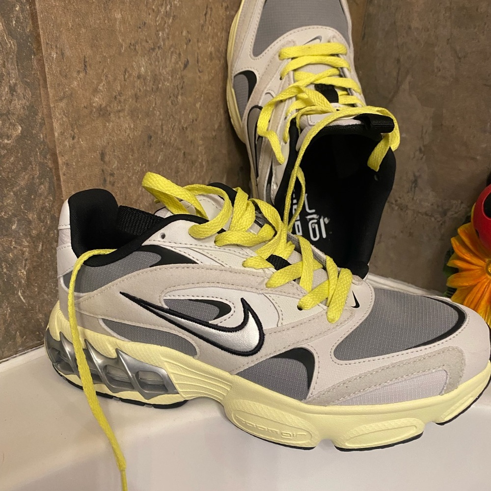 Nike Cream, Gray & Yellow Athletic Sneakers size 7 W, 5 M, 5.5 kids - Picture 5 of 5